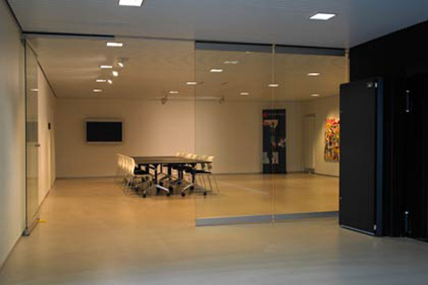 Deko MV Glass – Panel Wall with Discrete Stacking Solutions