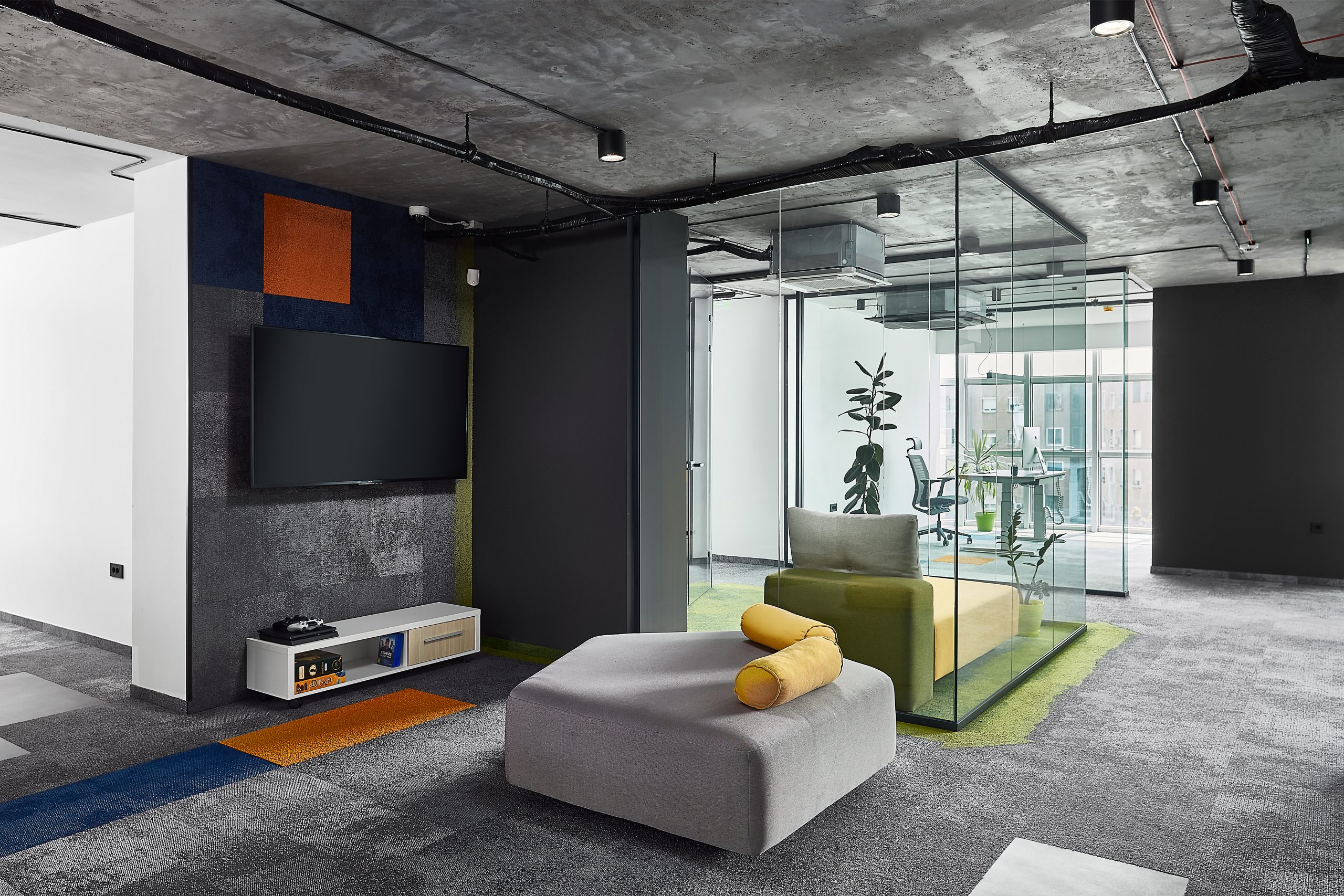 Photography for Delight Office Devsy 
Photo by Vase Amanito 

copyright © 2020 Vase AMANITO, All rights reserved